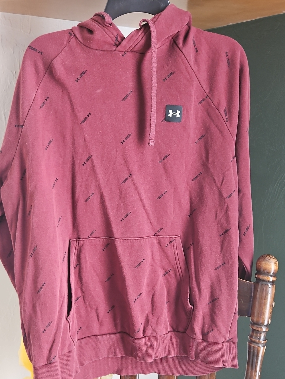 Under Armour Men’s Hoodie – Size L